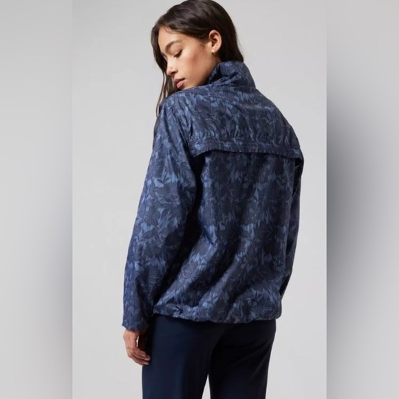 ATHLETA Sightseer Lace Ethereal Bloom Cottage Blue Jacket Size Small P - Picture 2 of 12